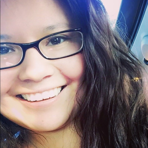 Meet your Posher, Mya - Picture 2 of 5